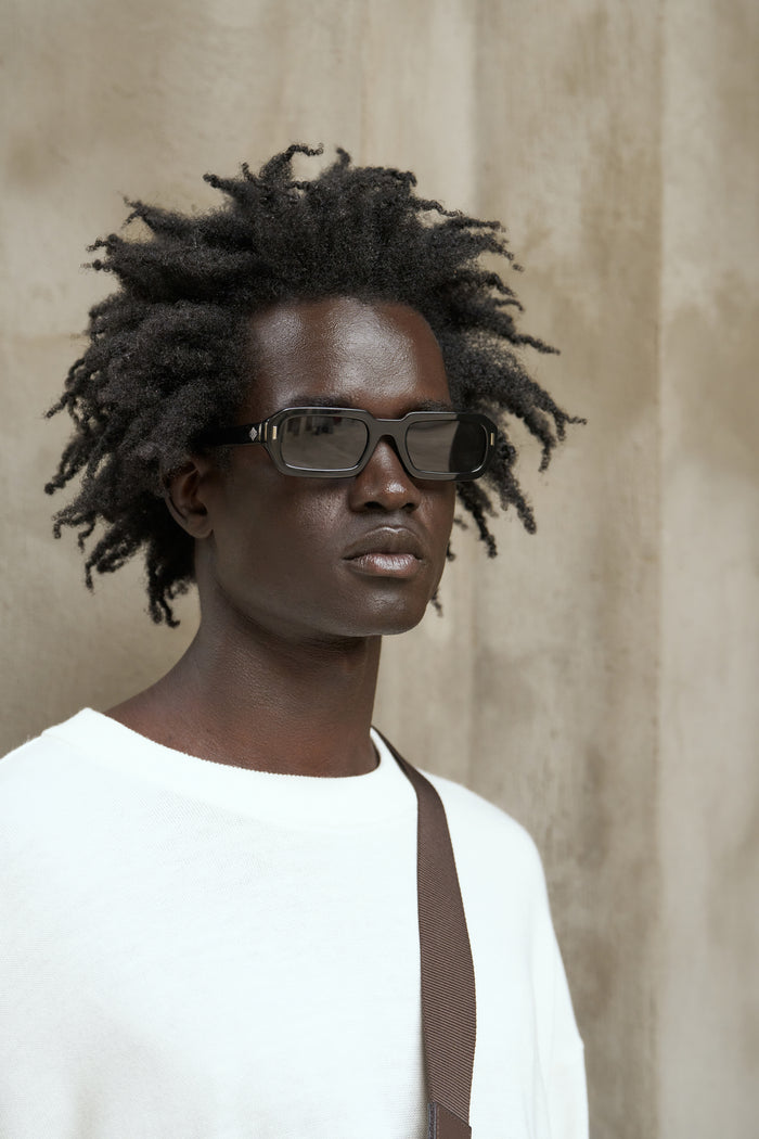 EMBLEM SUNGLASSES - BLACK