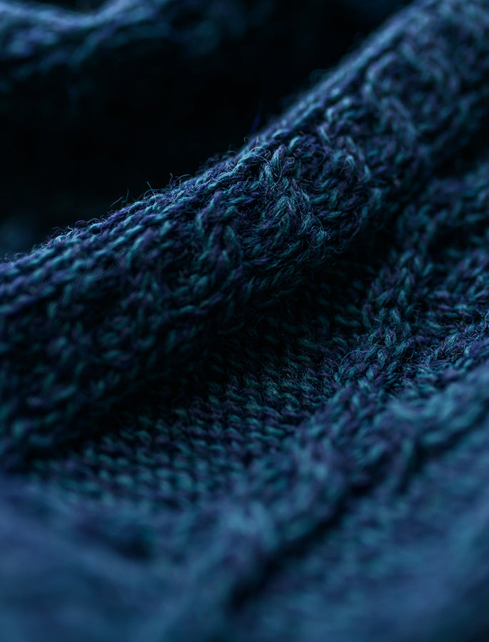 WOMEN'S HEAVYWEIGHT TRADITIONAL ARAN WOOL SWEATER - Blackwatch #color_blackwatch