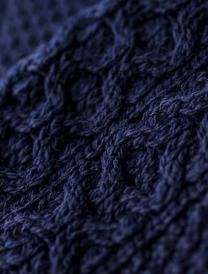 WOMEN'S HEAVYWEIGHT TRADITIONAL ARAN WOOL SWEATER - Navy #color_navy
